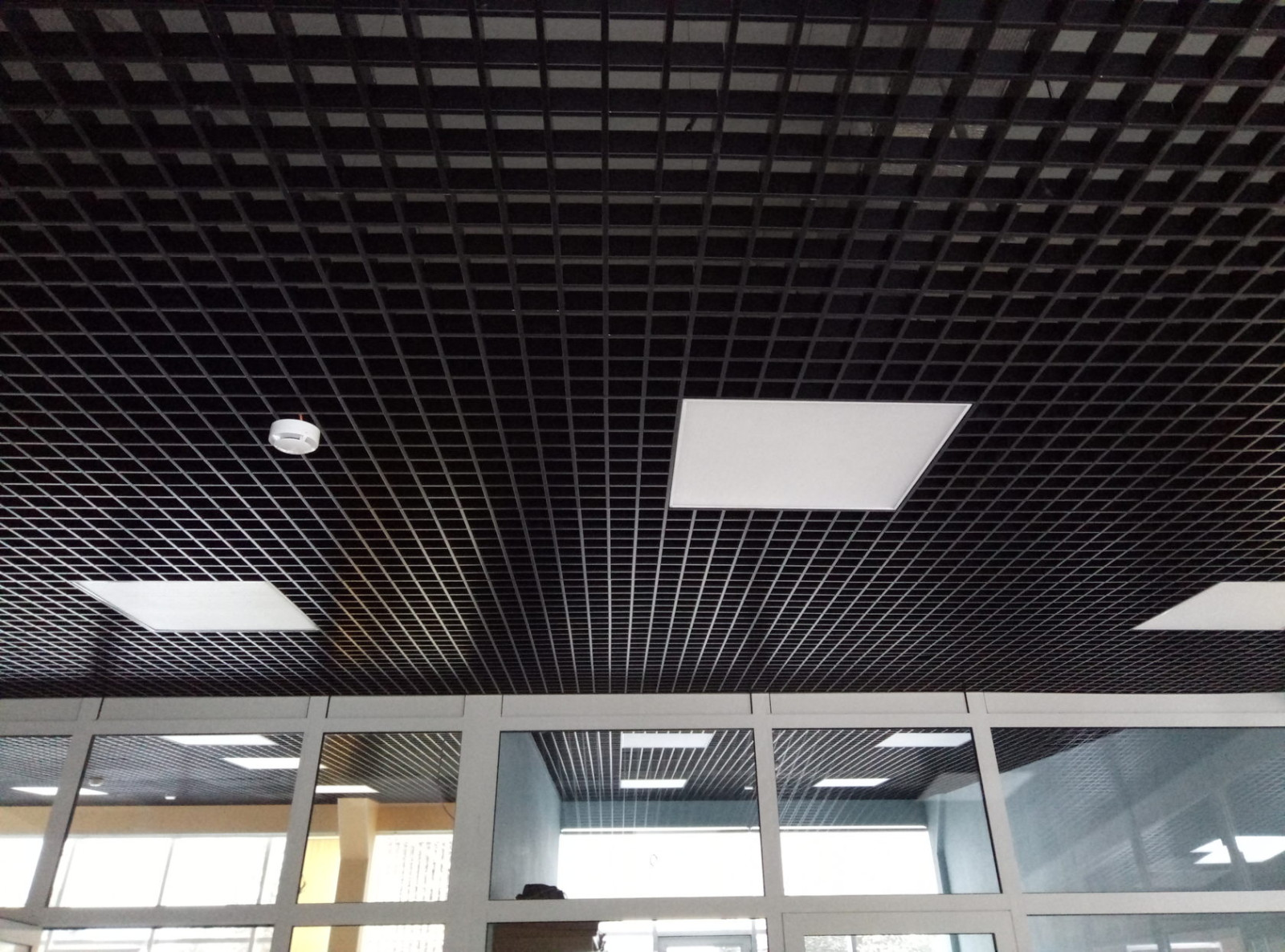 Потолок Грильято черный (яч. 100х100) h=40 Полный комплект 